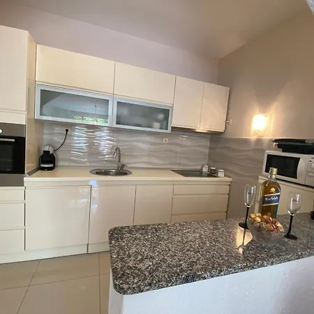 Marina,bikic Apartment *